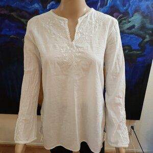 nineTy size L, white 100% cotton, tunic blouse with embroidered trim, v-neck